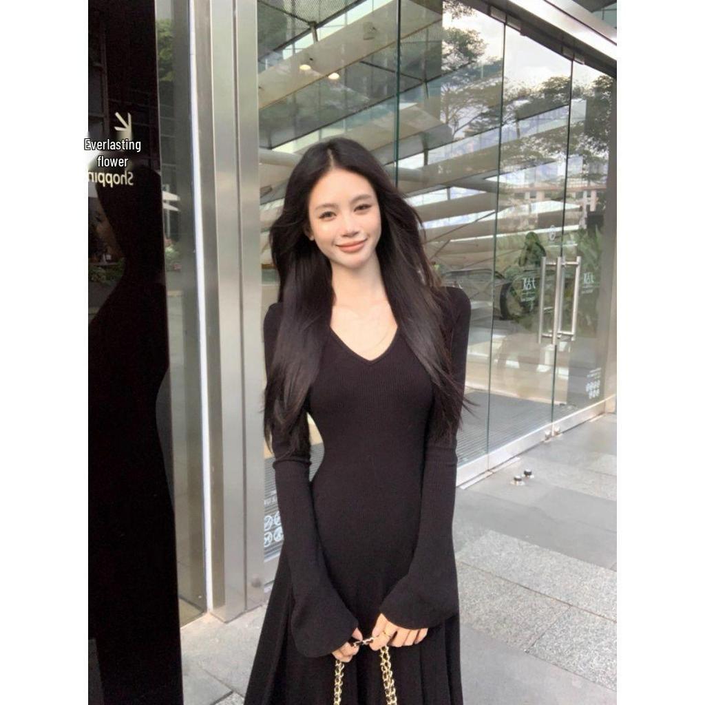 Women's Elegant V-Neck Long Sleeve Knit Dress - Slimming, Versatile, and Flattering for Autumn and Winter