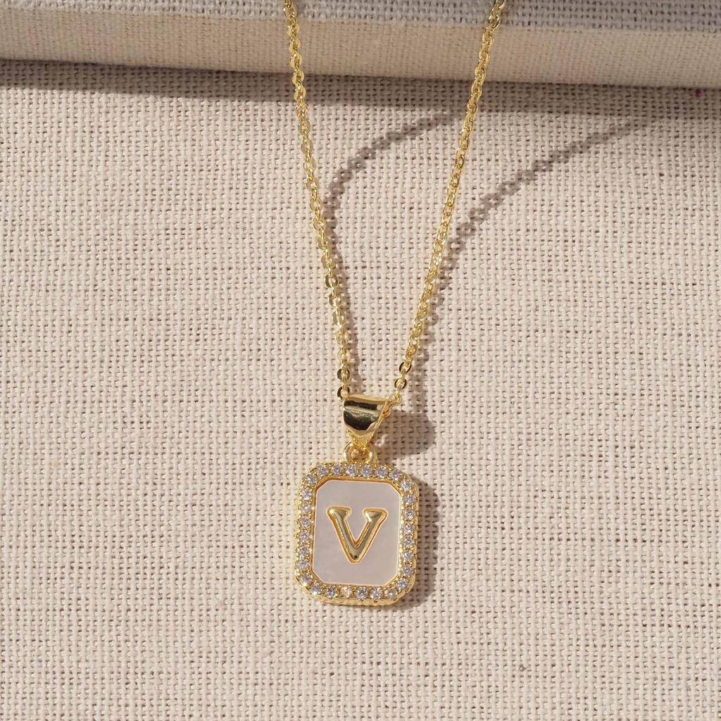 Gold-Plated Copper Shell 26 English Letters Pendant Necklace for Women - Niche Fashion Jewelry