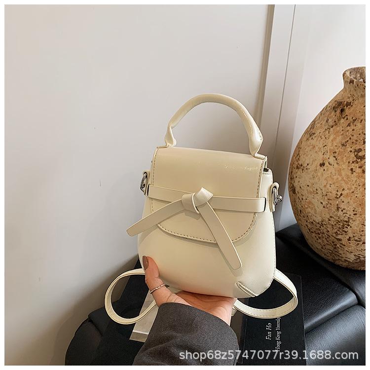 

Premium Portable Small Square Bag Women s 2025 New Versatile Fashion Casual Simple Commuter Niche Messenger Bag белый