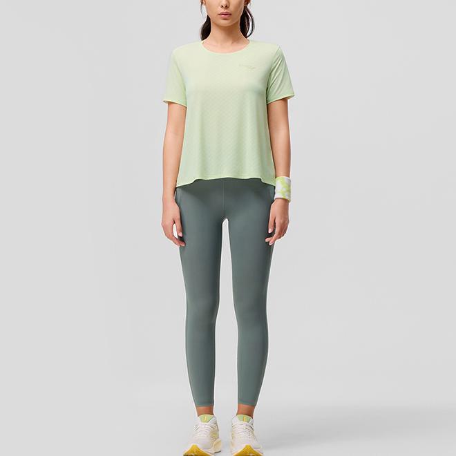 SAUCONY Logo Back Slit Design Round Neck Moisture Wicking Breathable Dopamine Short Sleeve T-Shirt Women T-Shirt Light-Green SC1249033B-GE35