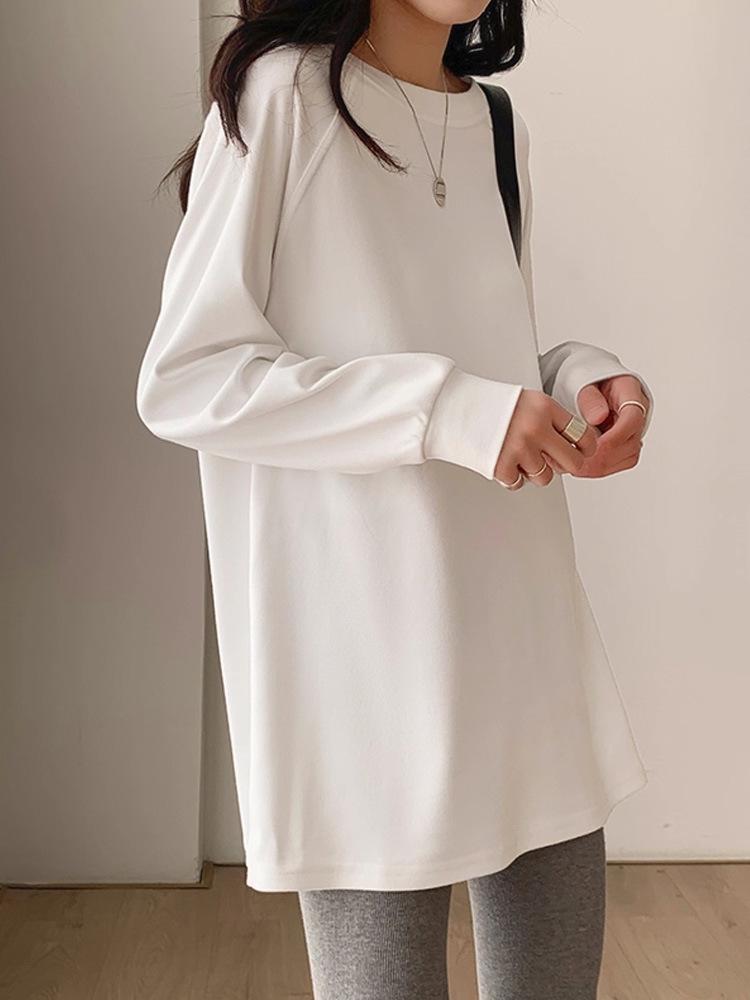 Women's European-Style White Pure Cotton Long-Sleeved T-Shirt, Plus Size Slimming Base Shirt for Autumn/Winter - Loose and Lazy Fit (6173).