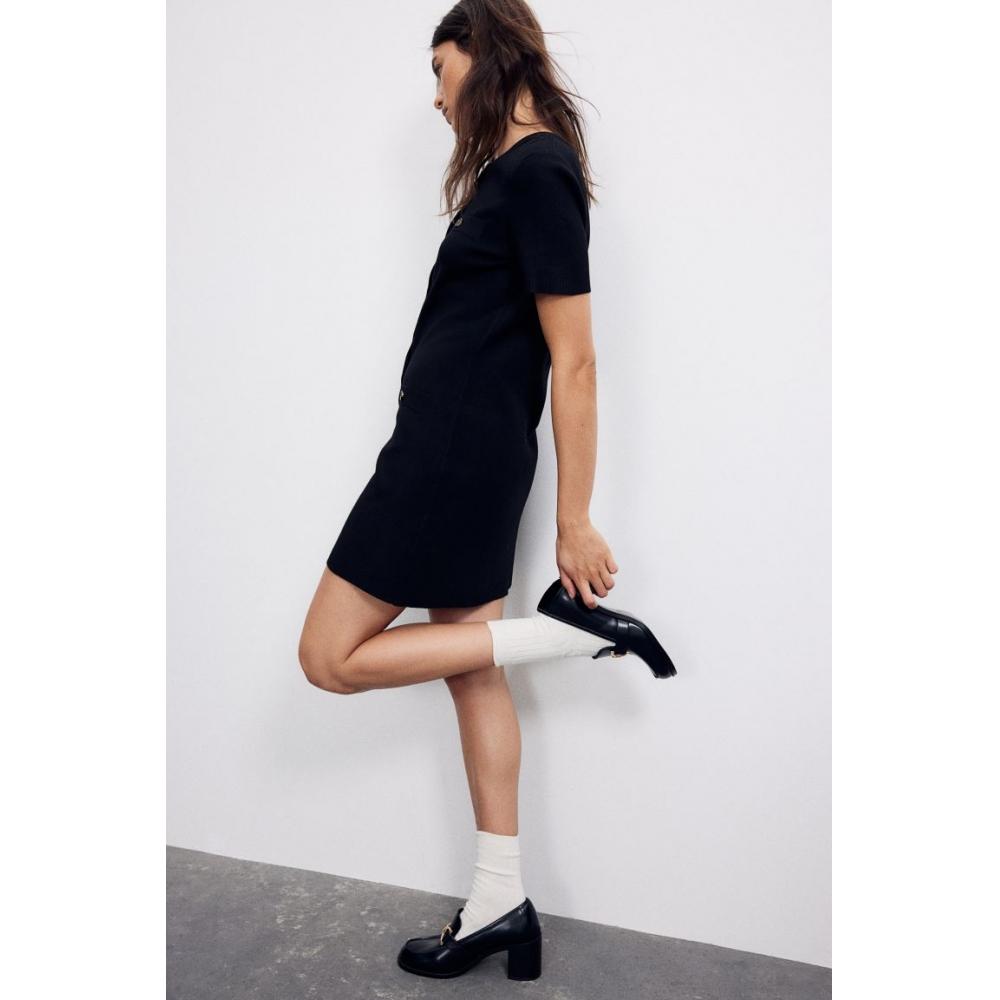 

Платье трикотажное на пуговицах спереди, черное