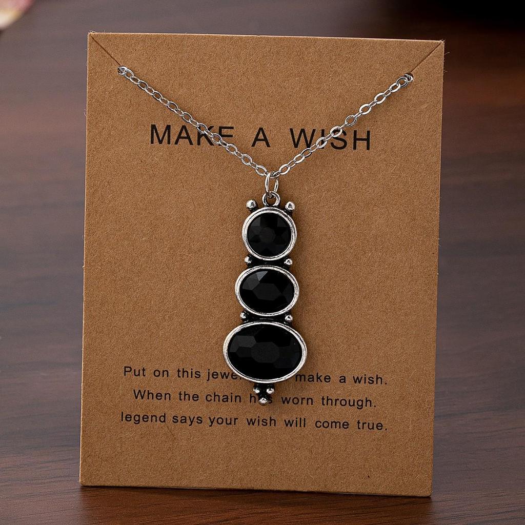 European-American Retro Oval Diamond Inlaid Necklace - Fashionable, Unique, Elegant Sweater Chain for Women