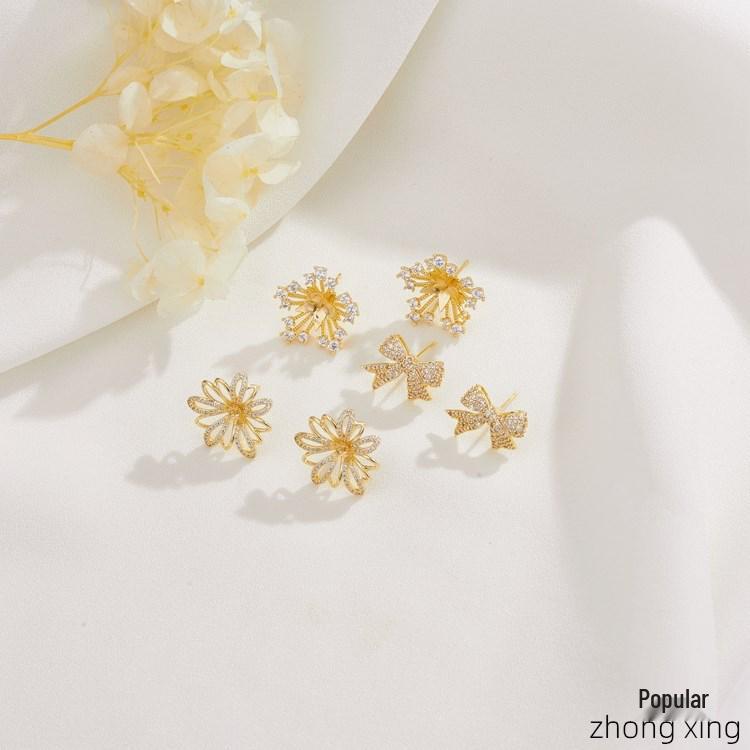 

Winter Zircon Snowflake 925 Silver Stud Earrings