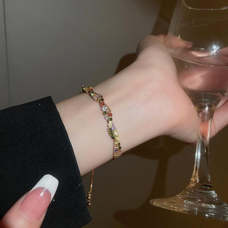 Zircon Flower Geometric Open Bangle: Elegant Retro Bracelet for Women