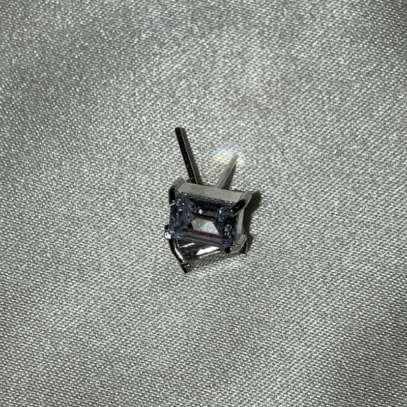 fillow clear stone setted earring