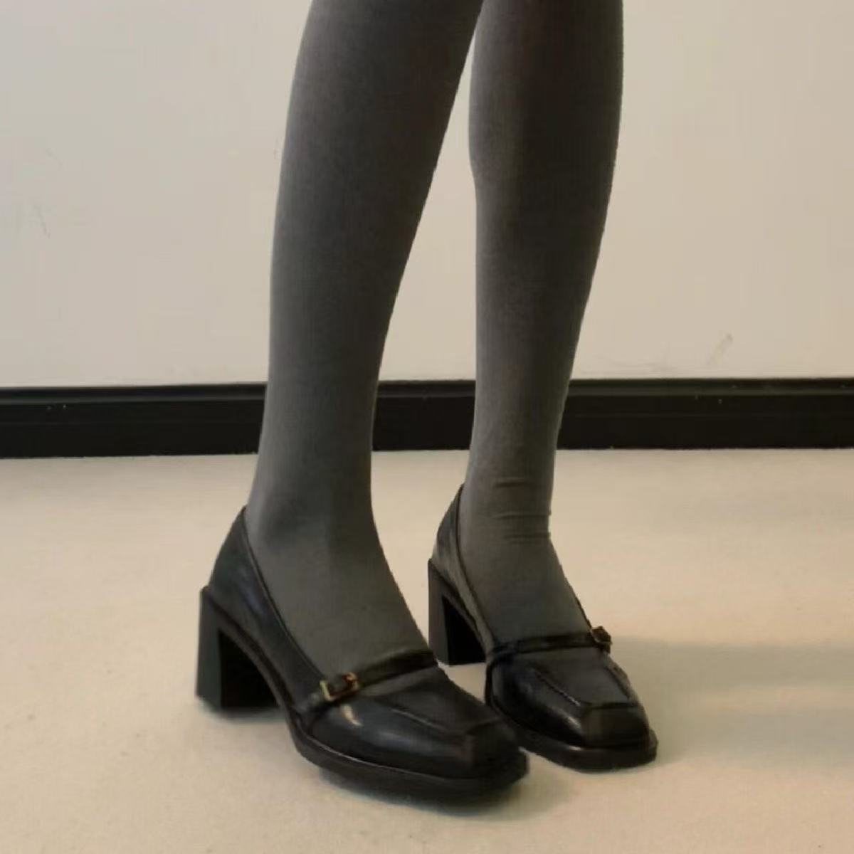 

Soft sheepskin retro square head light mouth high heel JK small leather shoes 2025 spring French thick heel Mary Jane single shoes women s shoes 40 чорний