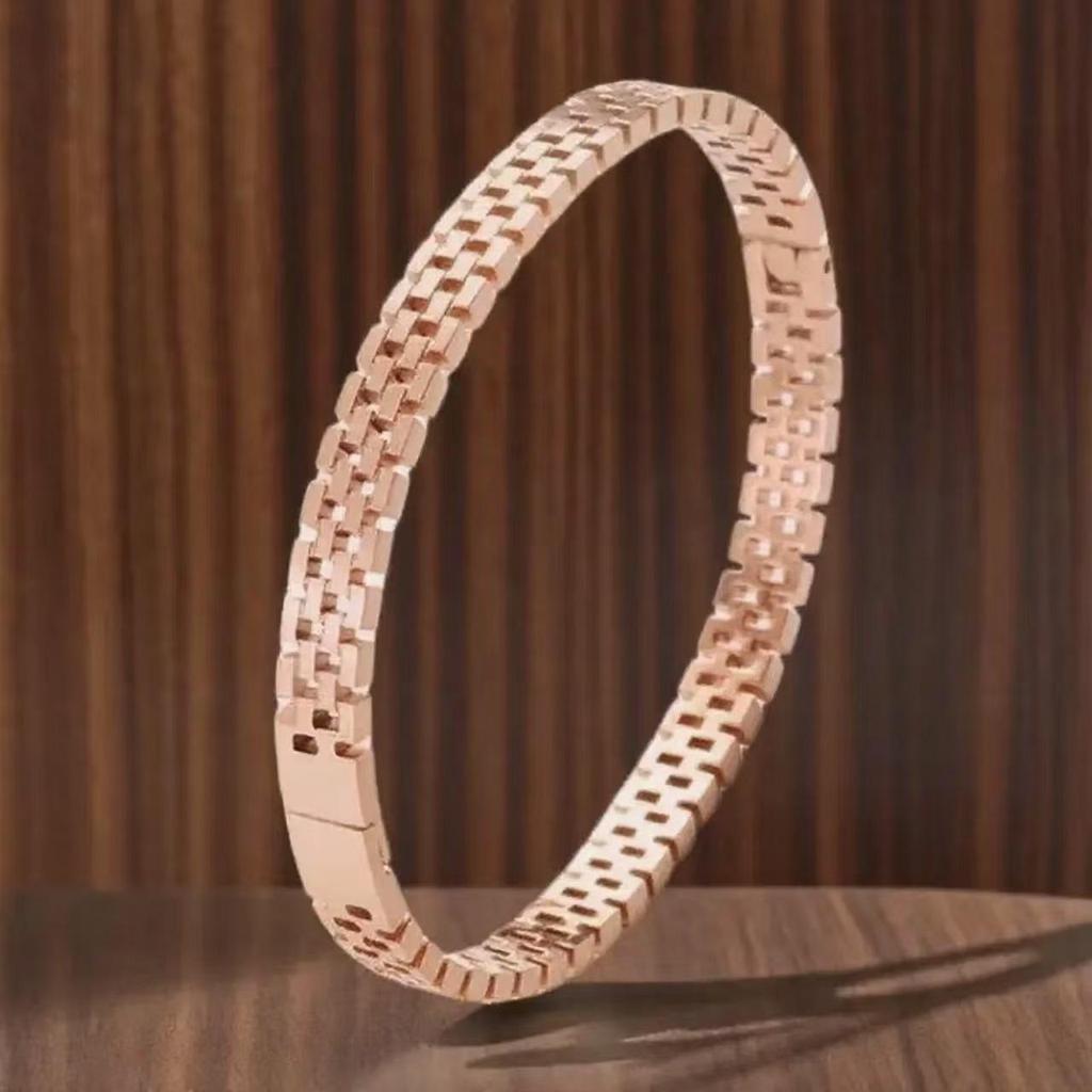 Bracciale da Donna in Acciaio Titanio Placcato Oro: Bracciale in Acciaio Inossidabile, Design di Nicchia Semplice e di Alta Gamma, Versatile.