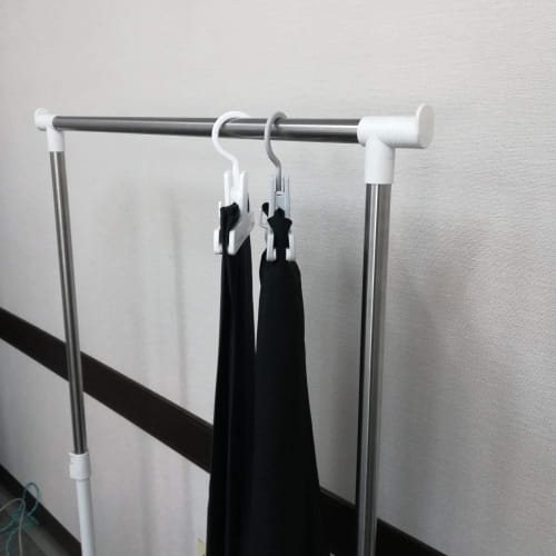 Shinko Hanger Bottom Clipper, 20cm Wide, Easy-to-Hang Clothes Hanger with Slim Design, Vertical Linking, Non-Slip, Swivel Hooks, Stylish Design for Sl
