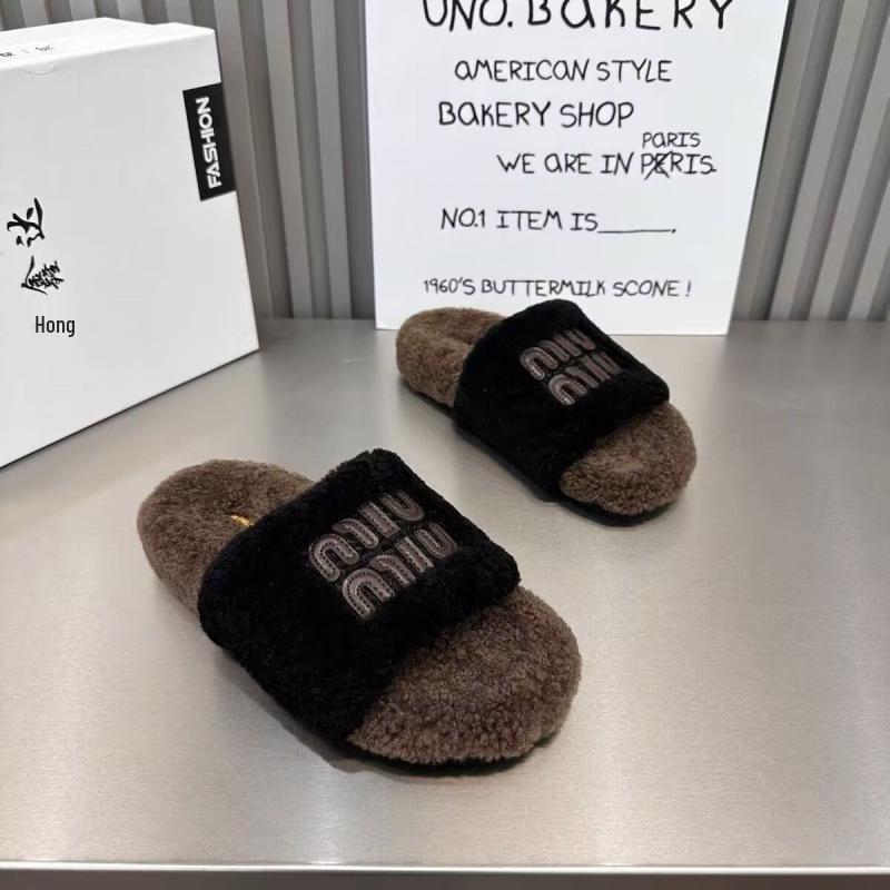 Women's Thick Sole Fuzzy Slippers - European Style, Autumn/Winter Plush Cotton Home Slippers.