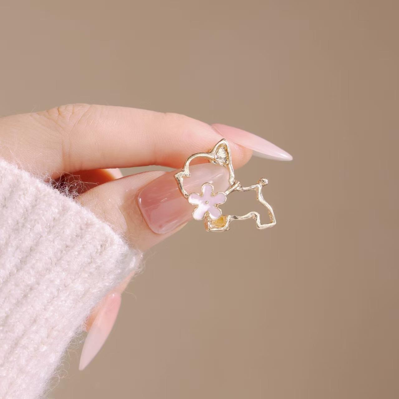 

1pc Exquisite Little Cute Cat Flower Shaped Brooch Lights Up The Cute And Fun Feeling Of Exquisite Clothing and Accessories