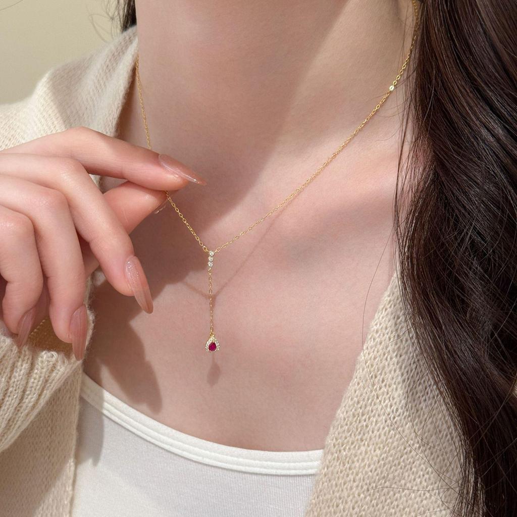 Elegante französische Wassertropfen Roter Zirkonia S925 Sterling Silber Quasten Halskette für Damen