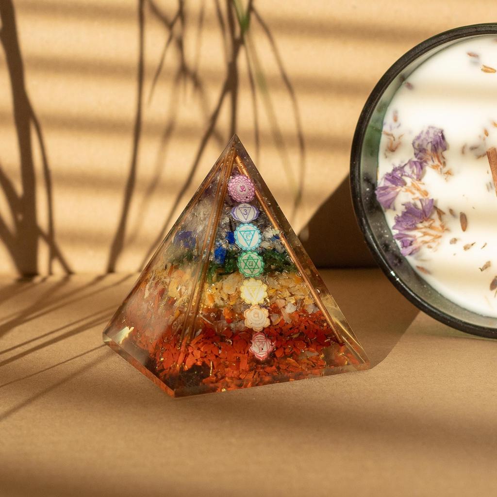 Mit Orgonit-Pyramiden 7x6cm – Kupferstäben – 7 Chakra-Chips