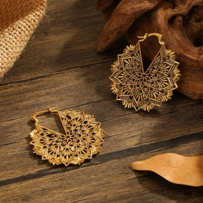 Vintage Hollow Out Flower Hoop Earrings for Women Niche Design Ethnic Fashion Earring Party Jewelry Gifts