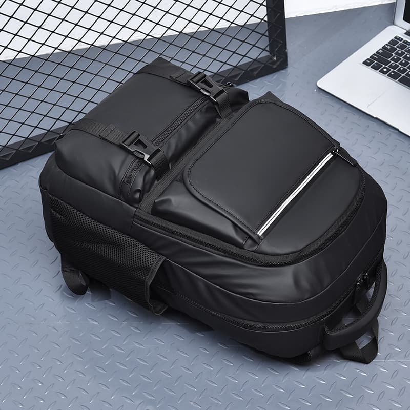 New Men's Lightweight Outdoor Backpack Computer Backpack