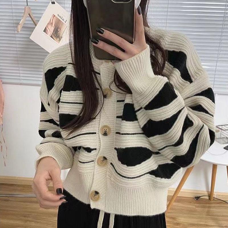 Cardigan Sweater 2023 Autumn Wave Stripe Sweater for Women Design Sense Knitted Cardigan Versatile and Lazy Sweater Female Coat
