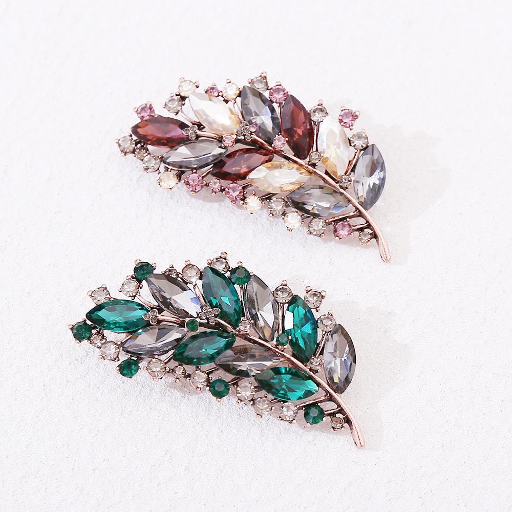 High Sense Retro Luxury Leaf Brooch Versatile Suit Coat Dress Accessories Colorful Crystal Fashion Corsage 2026