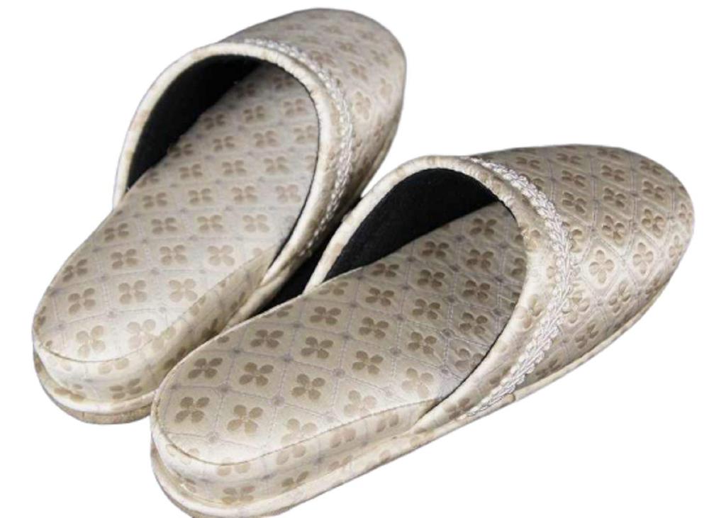 Jennifer Taylor Lumina 33077SP Unisex Room Slippers for Beauty Salons and Nail Salons Shoes,