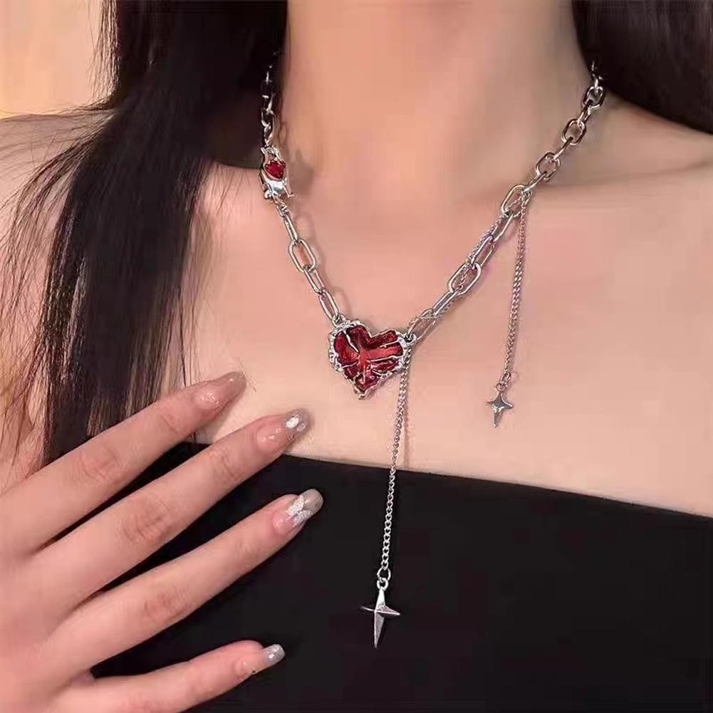 

Ожерелье в готическом стиле в форме сердца для женщин и девочек, кулон из красного металла, короткое колье в форме косточки руки, цепочка на ключицу, аксессуары в стиле хип-хоп, эстетические украшения A