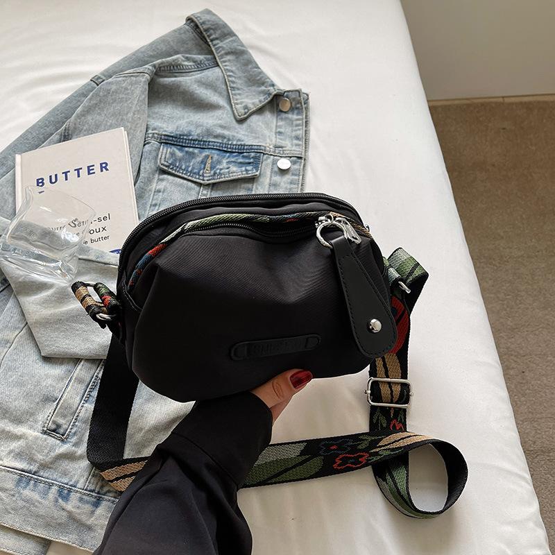Simple and Fashionable Shoulder Bag, Fashionable and Large-capacity Lightweight Casual Shell Bag 2026 New Messenger Bag for Women