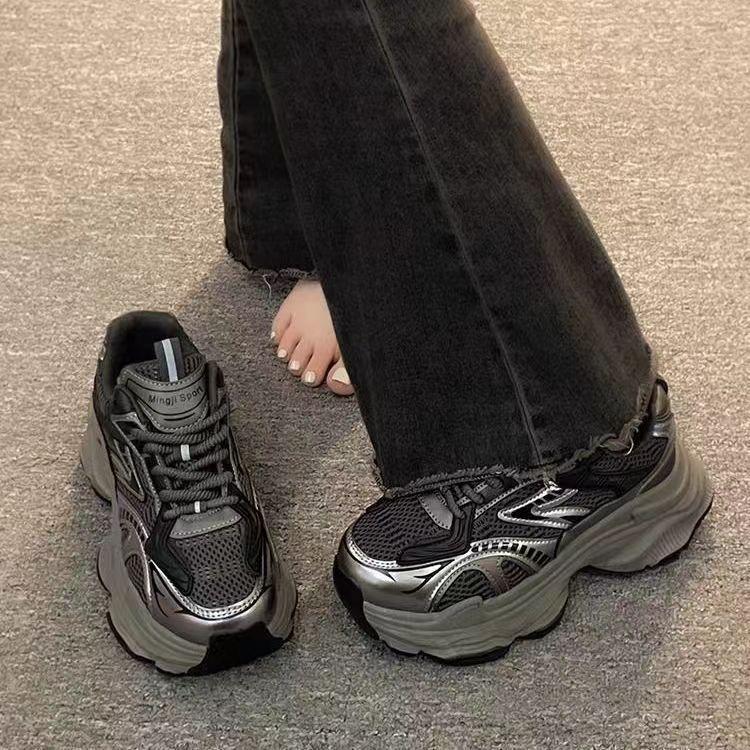 Retro student lightweight heightening platform sports shoes women's 2025 summer new Hong Kong style showing feet small casual dad shoes