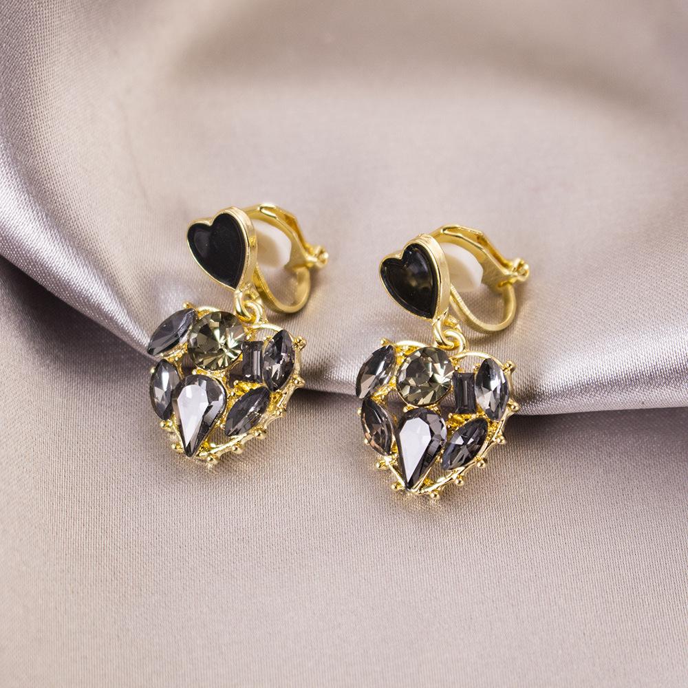 Elegant Clip-On Triangle Earrings for Non-Pierced Ears - Versatile, Light Luxury for Everyday Wear.