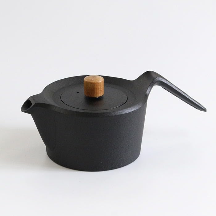 Otomi Nanbu Ironware Swallow Pot, 0.6L, Winner of the Good Design Award 2021, with Wooden Handle