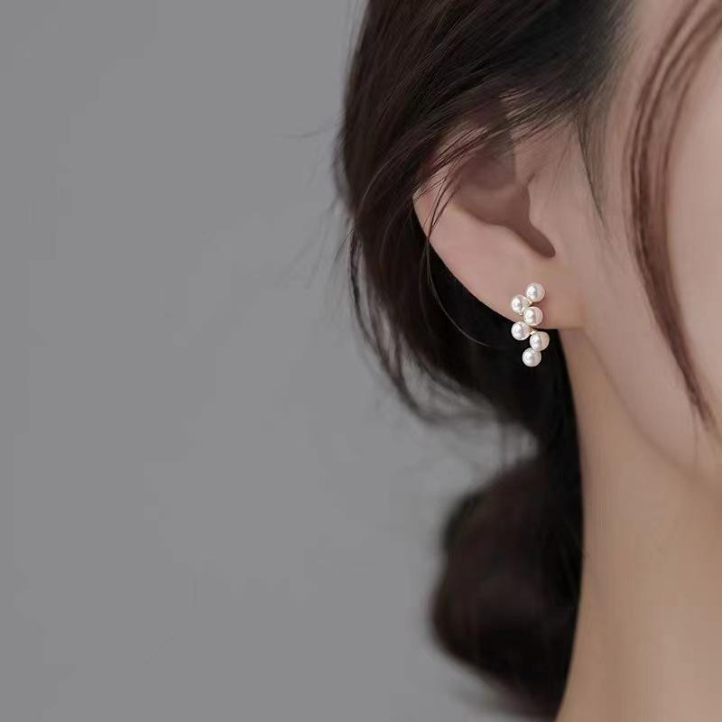 Luxury-Style Grape Stud Earrings for Women - Exquisite Ear Ring for High Fashion and Versatile Wearability