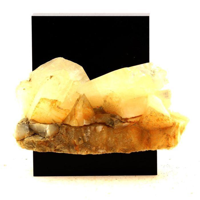 Pierres et Minéraux. Calcite. 600.0 ct. Saint-Jean-de-Maurienne, Savoie, France.