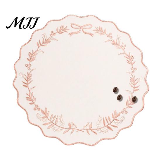 Heat Resistant Table Mats for Hot Dishes Embroidered Round Placemat, 15 Inch Scalloped Leaf Bow Embroidery Durable Fabric Kitchen Washable Insulation