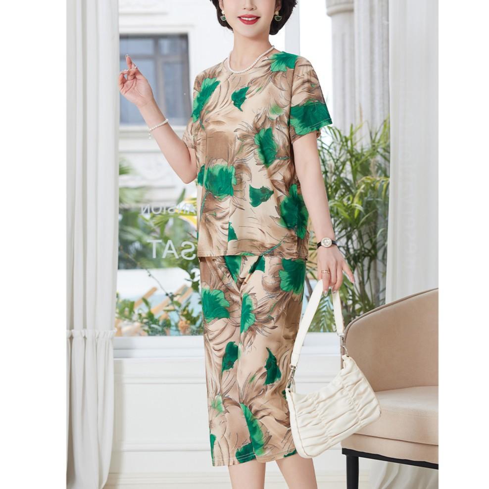 

Stylish Ice Silk Two-Piece Summer Set for Middle-Aged Women: Loose, Casual Short Sleeve Suit 3XL (100-120 lbs)