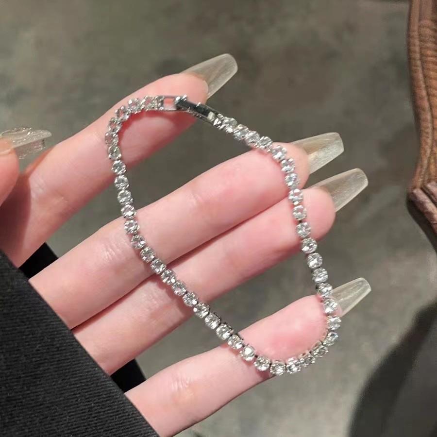 Stylish Geometric Zirconia Bracelet For Women Perfect For Gifting Special Occasions