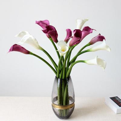 Boliginnredning – Dekorative blomster og kranser