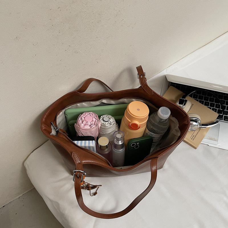 Large-capacity Tote Bag, with A Laid-back and Soft Texture, Is A High-end Versatile Shoulder and Armpit Bag