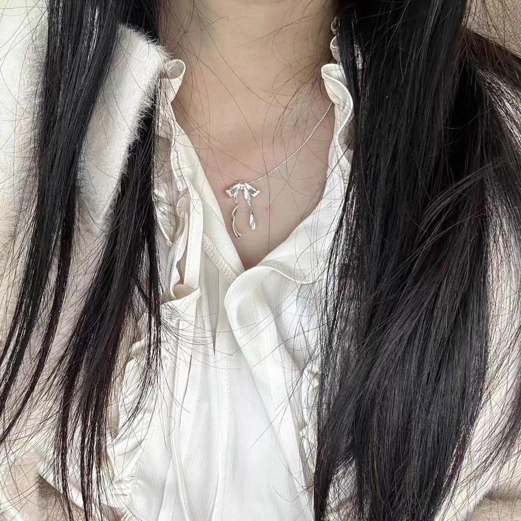 Beautiful Bowknot Pendant Necklace Elegant Collarbone Chain with Stylish Bowknot Pendant Unique Neckchain Ornament