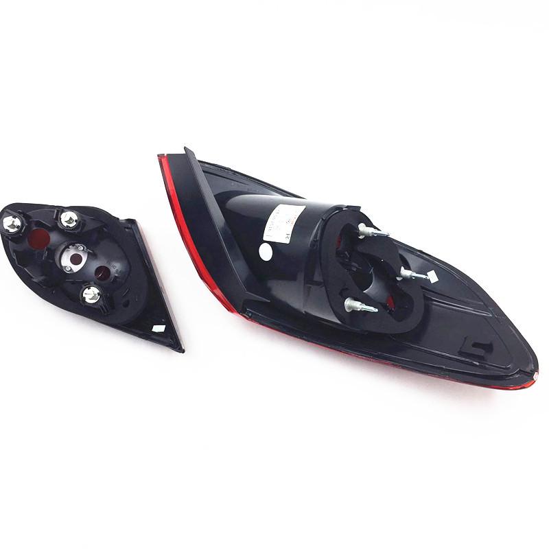 08-12 Volkswagen CC Rear Brake and Turn Signal Taillight Assembly