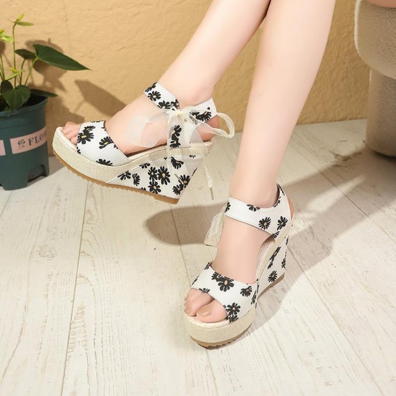 Large Size Wedge Sandals Spring New One-word with Small Daisies Women's Shoes with Skirts Beach Shoes