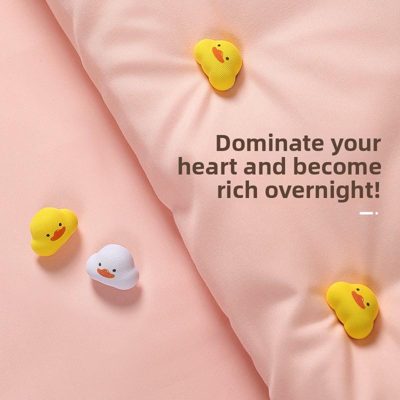 The Duck-shaped Quilt Holder Is Skin-friendly, Scratch-free, Anti-running and Detachable for Students' Home Use