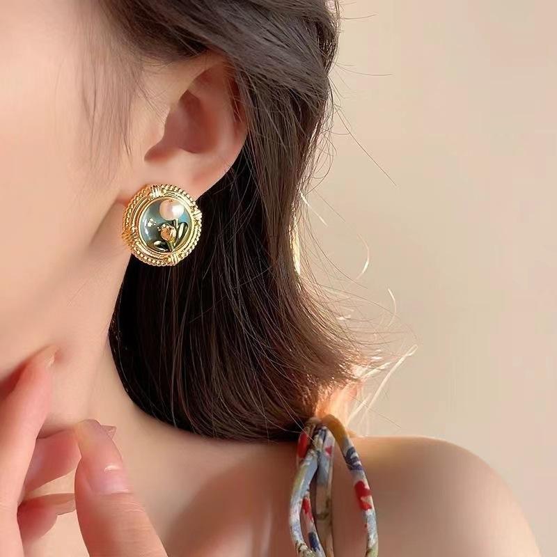 Women's Fashion Earrings, Light Elegant Design, Suitable for Daily Wear and Gifts