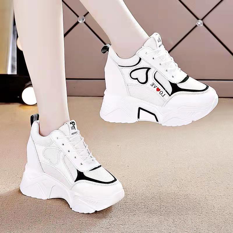 22 nuove scarpe sportive casual traspiranti con superficie in rete per aumentare l'altezza interna, suola spessa estiva, scarpe da papà, tendenza primavera