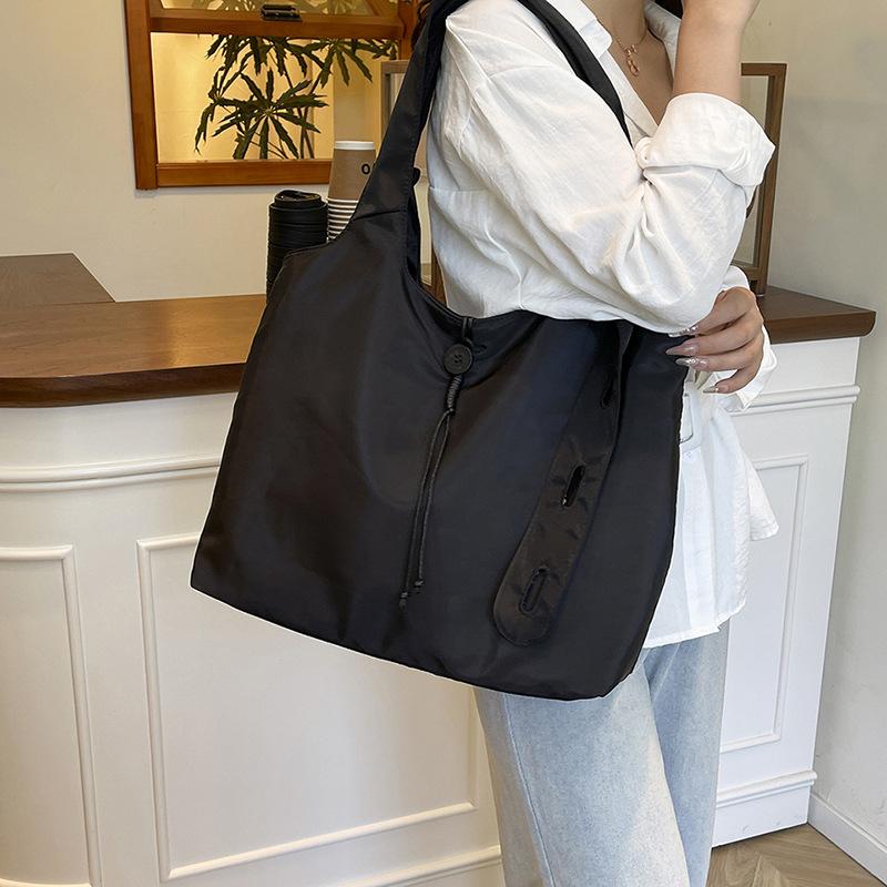 2025 Summer New Niche Design Fashion Simple Solid Color Foreign Gas Nylon Shoulder Portable Large Capacity Tote Bag