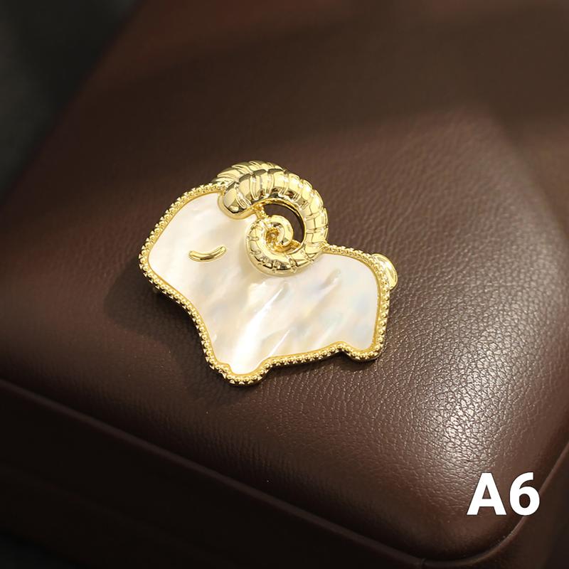 Shiny Sheep Goat Animal Brooch Rhinestone Pearl Decor Lapel Pin Elegant Women Jewelry for Coat Dress Bag Daily Decoration