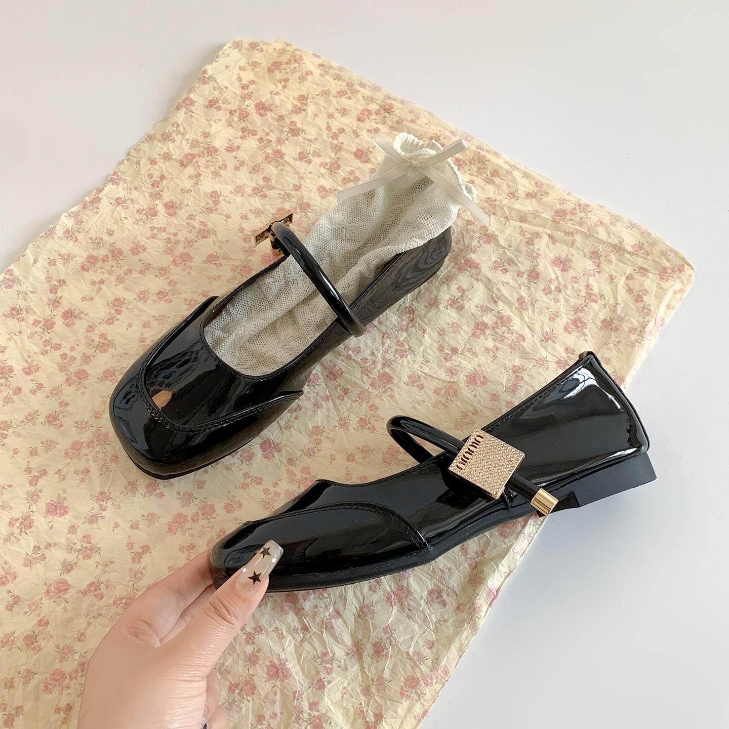 

Red French retro light mouth flat-soled single shoes women s summer 2025 new models with skirts square head versatile Mary Jane shoes 40 чорний