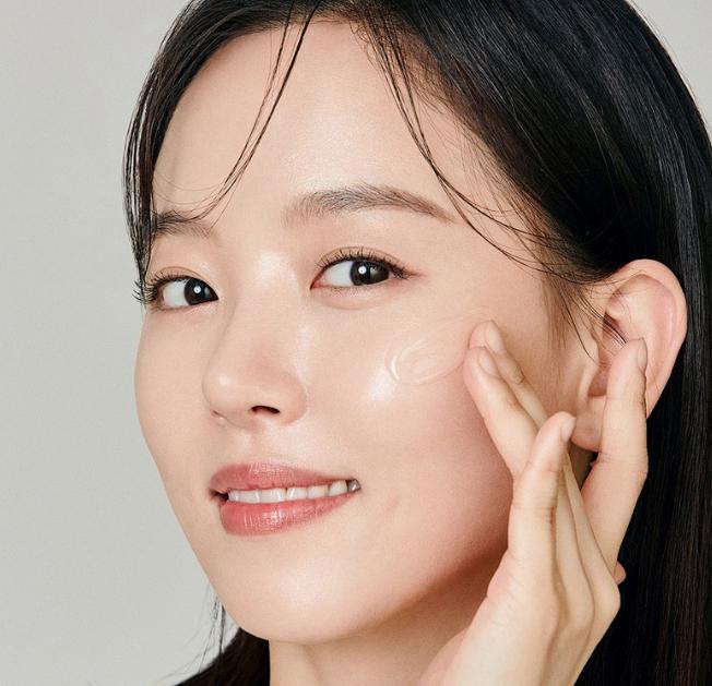 Feuchtigkeitsspendende Hautregenerationscreme mit PDRN zur Regeneration