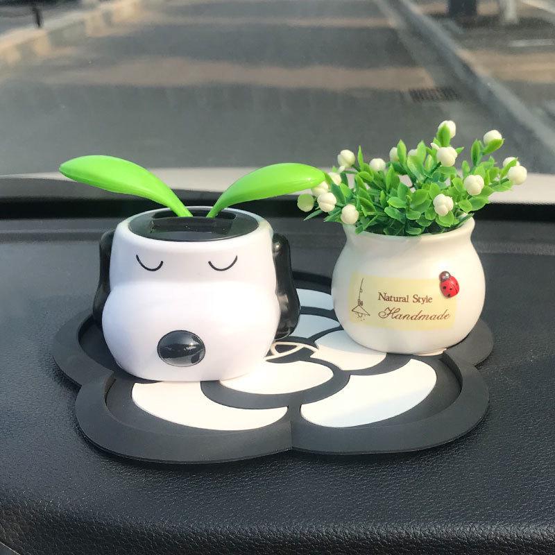 Solar-Powered Cartoon Dog Car Ornament - Cute Shaking Head Decoration