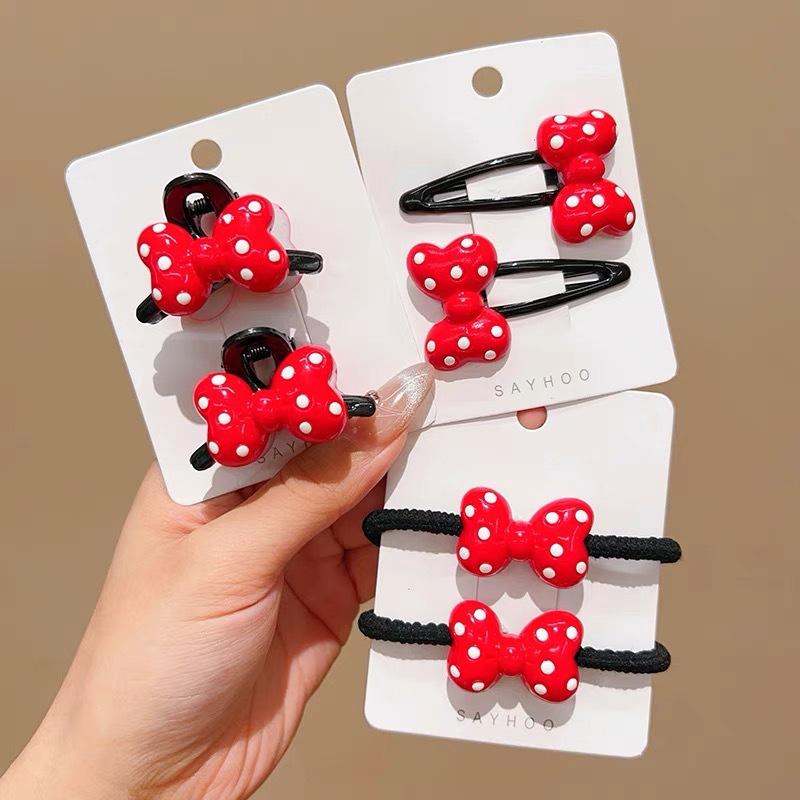 Czerwona Kokarda w KropkiMaszynka do WłosówUrocza i DziewczęcaKlamra na Grzywkę Klips BB Klips BocznyAkcesorium do Włosów