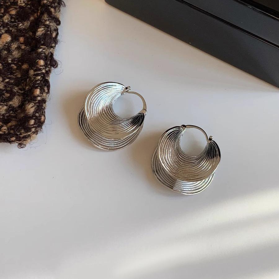 Simple Arc Earrings Female Tide Personality Cow Horn Ear Buckle Texture Earrings Niche Retro Senior Sense Elegant Accessories Classic Casual Jewelry