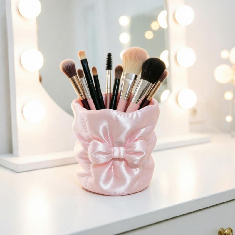 Large Capacity Plastic Makeup Brush Holder Cute Bow Design Cosmetic Organizer for Bedroom Vanity Counter