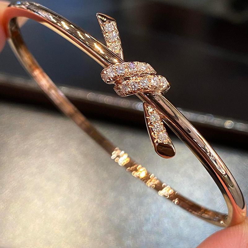 2026 Knot Bracelet Women's Premium Light Luxury Diamond Plated 18K Gold Kink Bracelet Jewelry Hand Jewelry