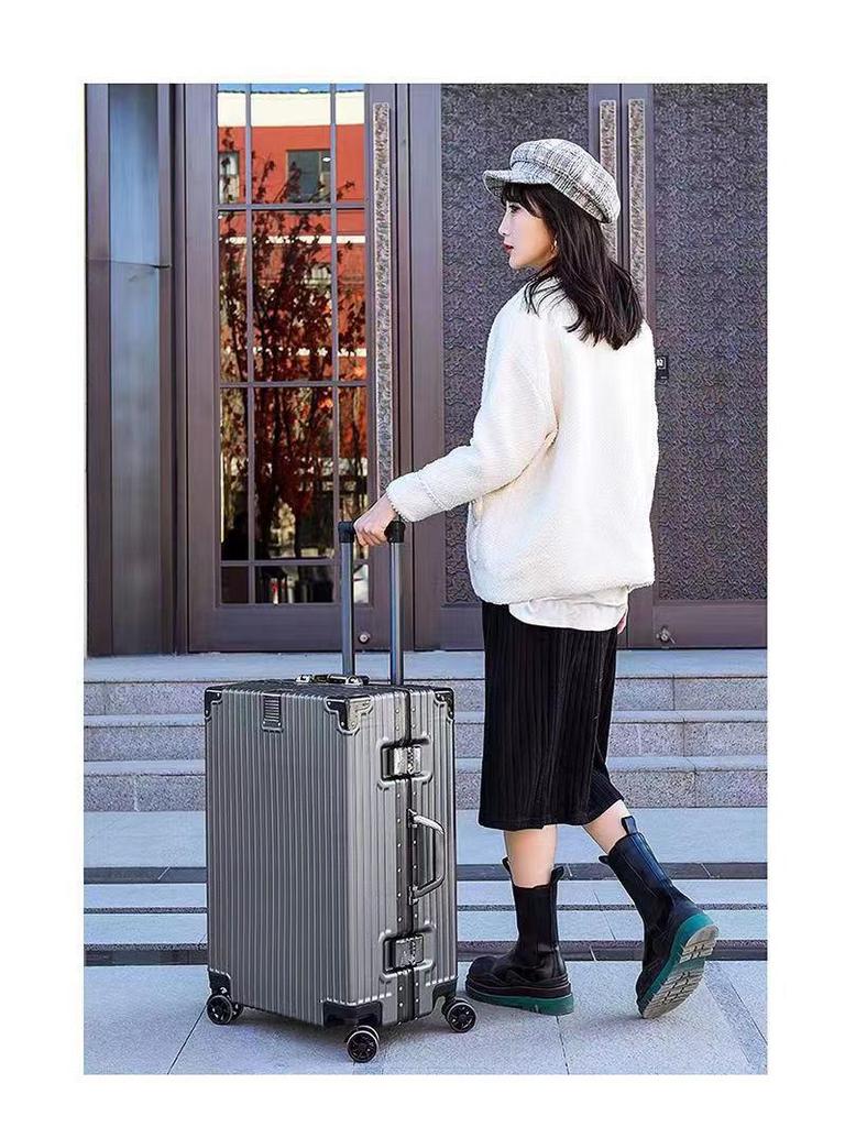 24" Large Capacity Aluminum Frame Travel Suitcase with Pull-handle and Universal Wheels for Students and Tourists